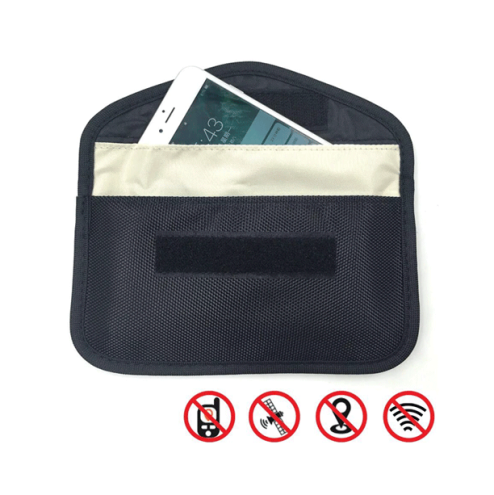 Kooi van faraday telefoonhoesje, anti-straling en anti-tracking zowel in prive sfeer als voor werk. Niemand ziet waar je bent zolang je telefoon in het hoesje zit. Ook afluisteren gaat niet. Je bent off the grid zeg maar. Uiteraard vooral fijn om jezelf te beschermen tegen de straling, daarvoor gebruik je alleen het voorste vakje en kun je toch bereikbaar blijven. In het middenvakje is alle signaal weg en dus de straling volledig geblokkeerd. Lees verder op de site!