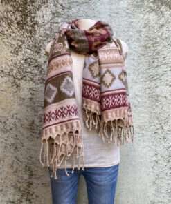 Sjaals uit India in prachtige kleurstellingen. Aan twee kanten draagbaar. Groot en warm, ook geschikt als omslagdoeken of dekentje op de bank.