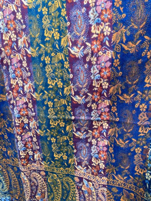 Alternative view of Tibet sjaal Anicha earth