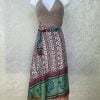 Wikkelrokken gemaakt van tweedehands sari's uit India. De rokken zijn dubbelzijdig, dus aan twee kanten te dragen, en passen alle maten van XXS tot en met XXL