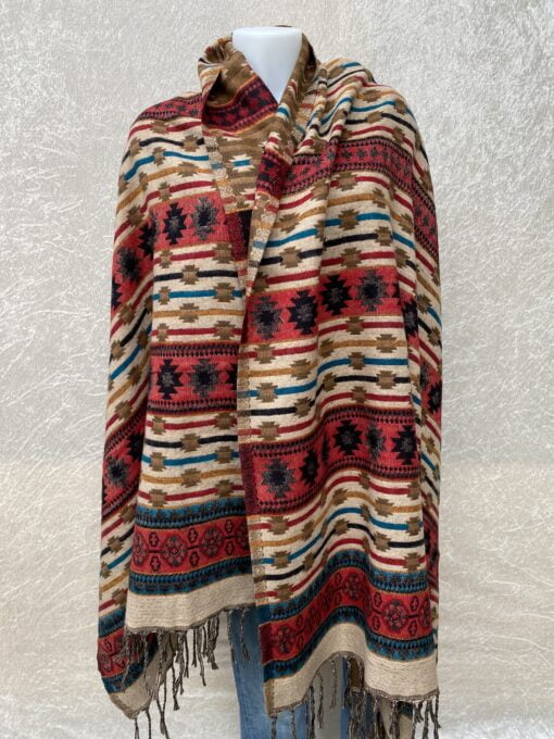 Grote superwarme wintersjaal uit India, die Tibet sjaal wordt genoemd. Onterecht overal te koop als yakwol, wat helaas een fabel is. Maar dit is wel de lekkerste en warmste sjaal die je ooit zult hebben! Als sjaal, stola of dekentje op de bank
