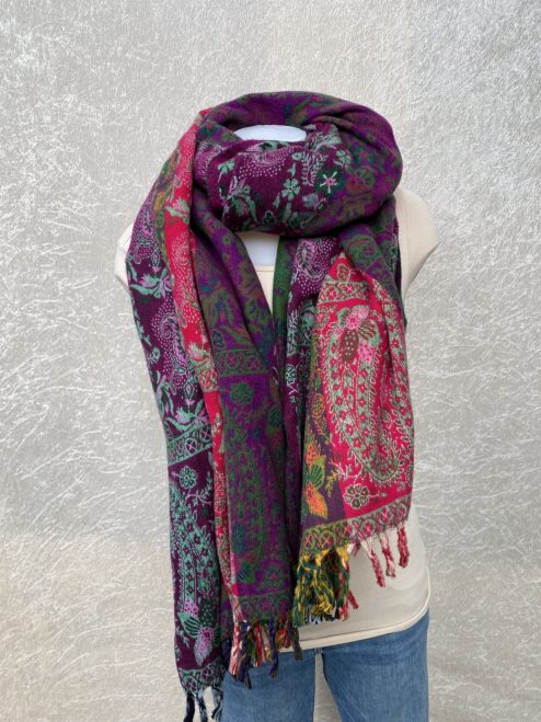 Grote superwarme wintersjaal uit India, die Tibet sjaal wordt genoemd. Dit is de lekkerste en warmste sjaal die je ooit zult hebben! Als sjaal, stola of dekentje op de bank