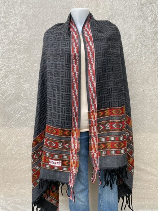 Kullu sjaal uit India, groot en warm, ook geschikt voor op de bank.