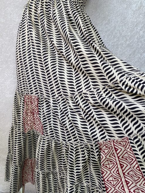 Alternative view of Zomerjurk blockprint zwart rood crême