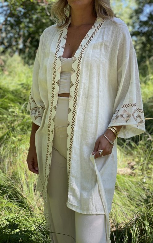 Kimono uit india gemaakt van een flinterdunne linnenlook 100 % katoen met een prachtig met de hand geblockprint patroon. One size fits all. Free size. Blockprint.